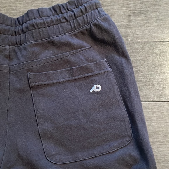 NIKE cropped grey jogging pants with pockets. Size Small - Picture 5 of 13